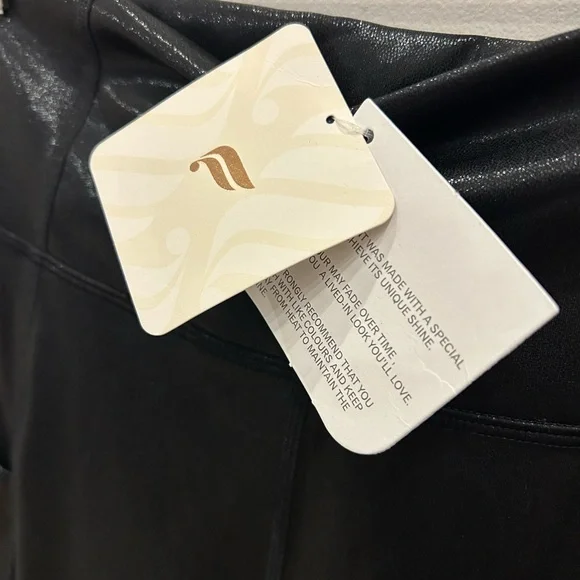 NWT 🍃 Fabletics Black Faux Leather Leggings Shiny Black Fog foil - size XS / 4 - Picture 5 of 12